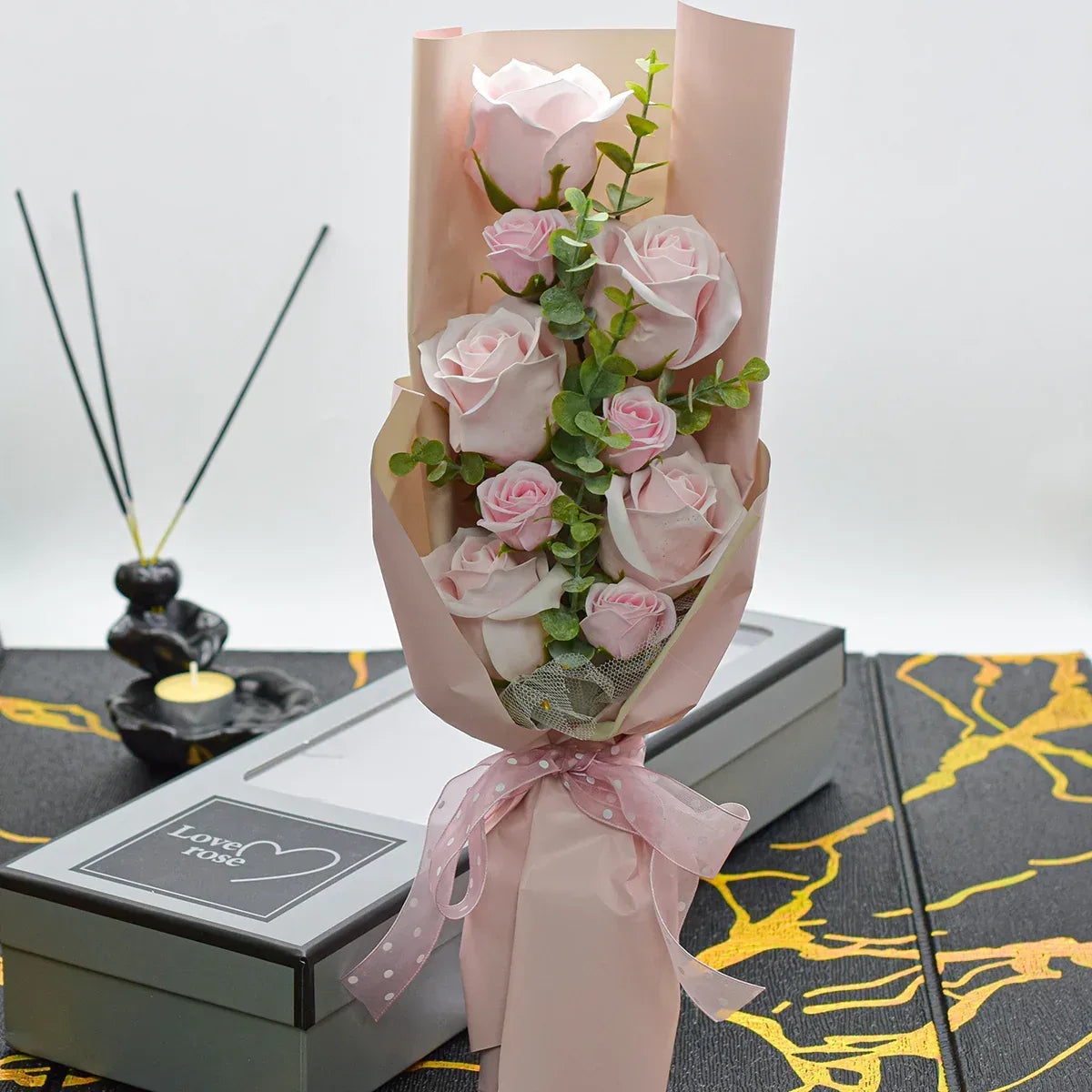 Aranjament floral elegant, flori de sapun, D4060, Roz