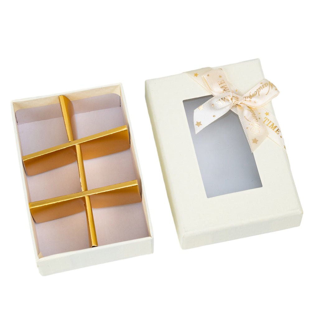 Cutie cadou din hârtie cu 6 compartimente, fereastră și panglică - alb (set 6 buc) - 9x6x4cm
