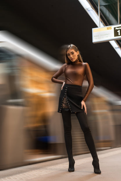 Fusta scurta cu copci metalice si insertie din dantela Backstage Lace