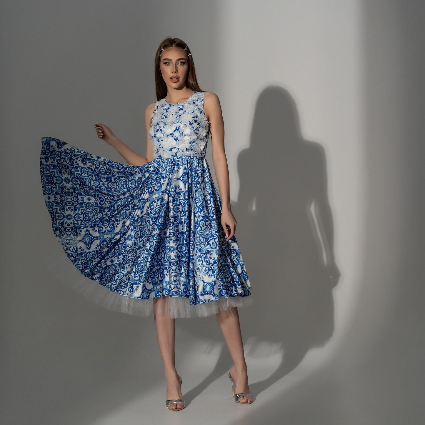 Rochie din matase printata cu bust decorat cu flori albe 3D Amina