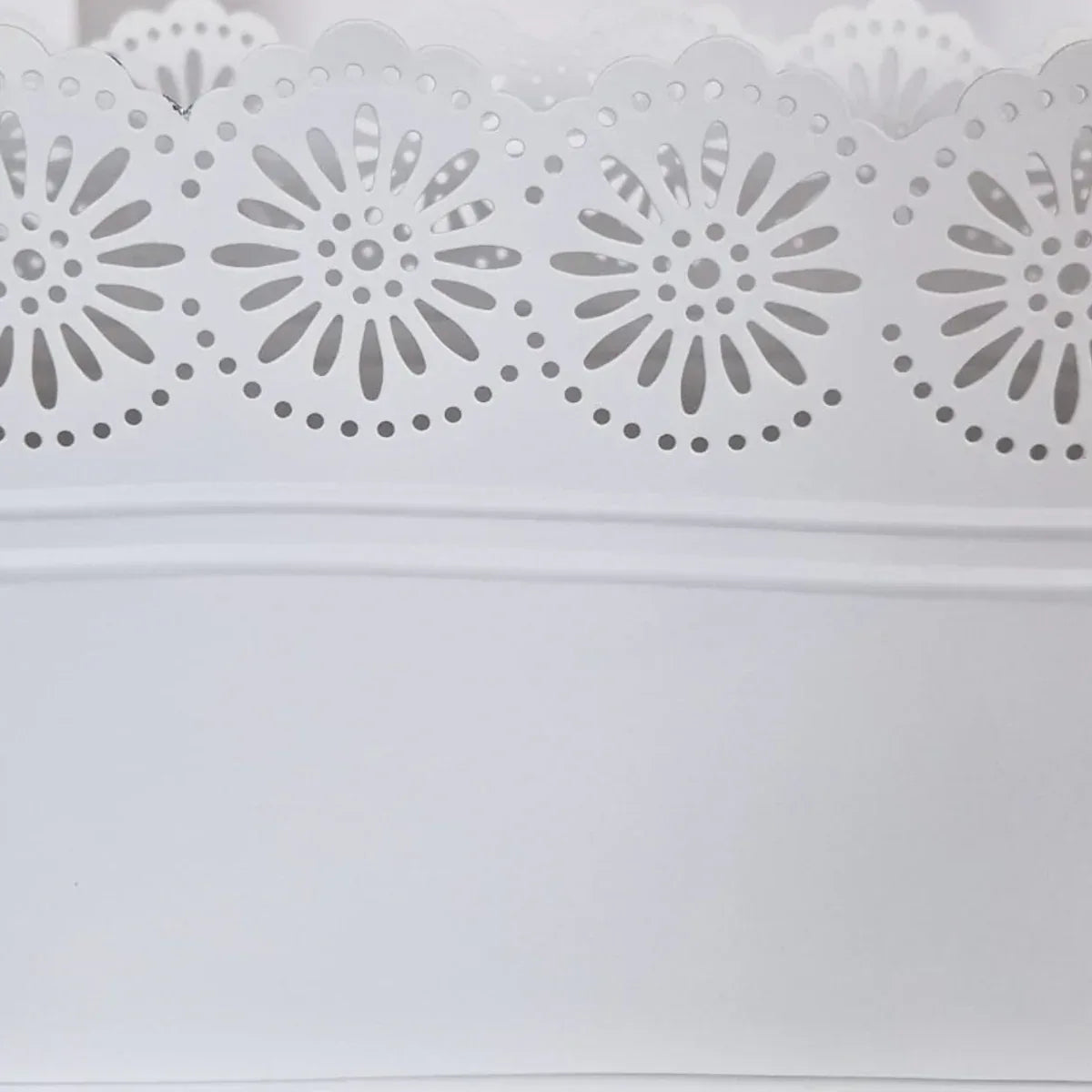 Vas decor din metal, Naimeed D2602, Alb, 130x275x135mm