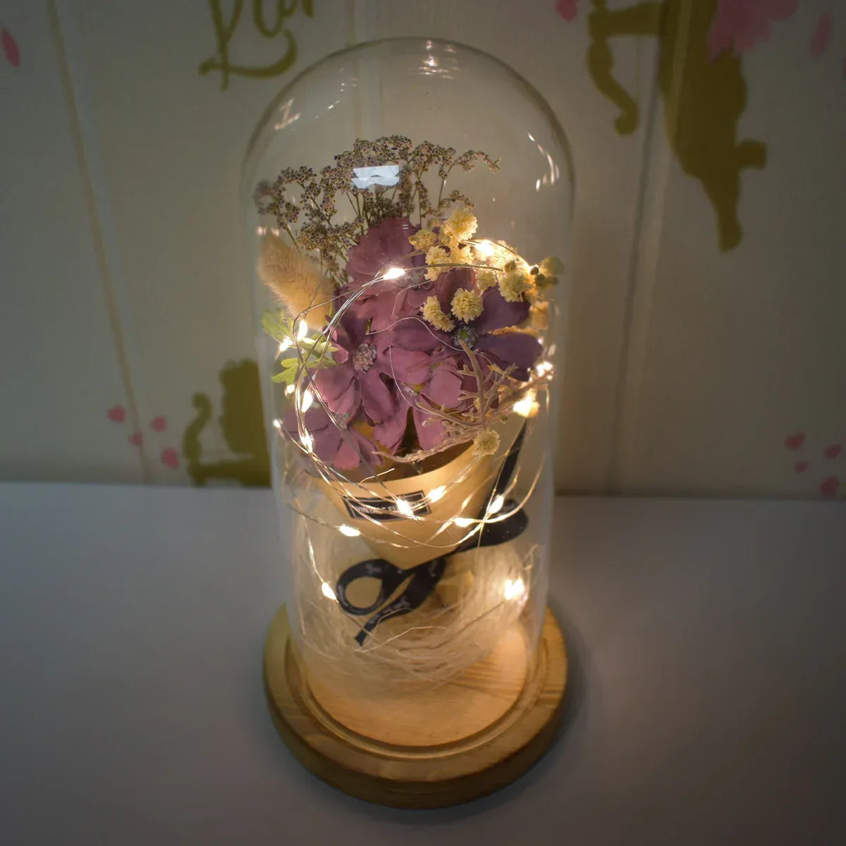 Aranjament floral in cupola de sticla, lumina Led, D4049, Viorele Mov