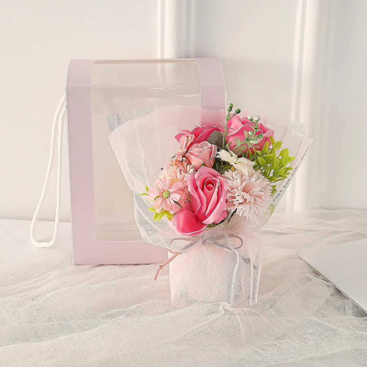 Aranjament floral elegant, flori de sapun, D4063, Roz