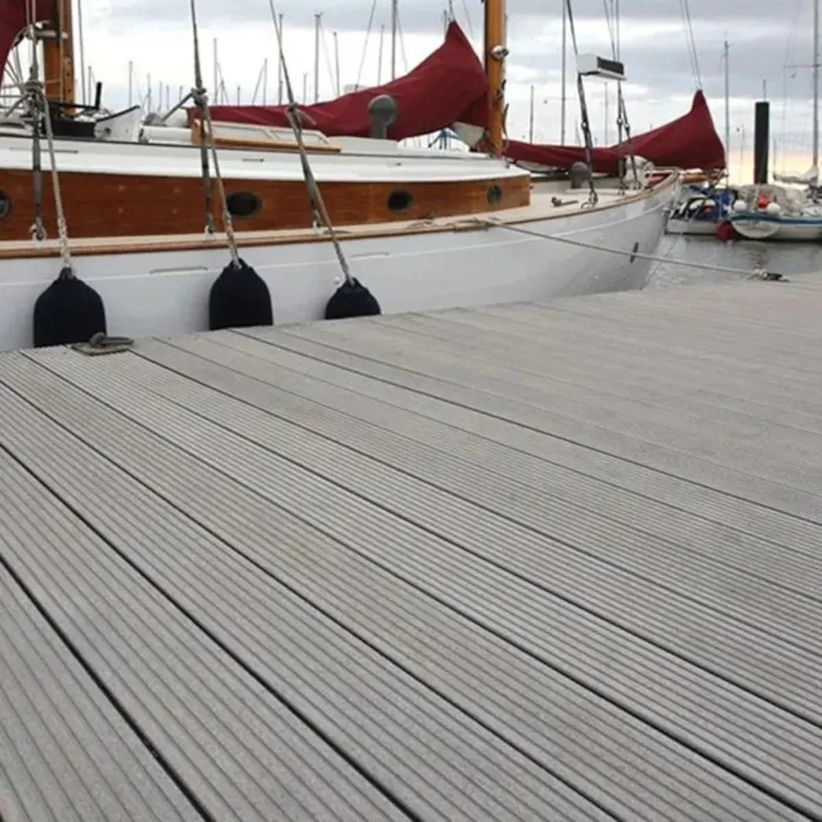 Pardoseala decking terasa din compozit WPC, Naimeed D7485, 280x14x2.5cm, Stejar gri
