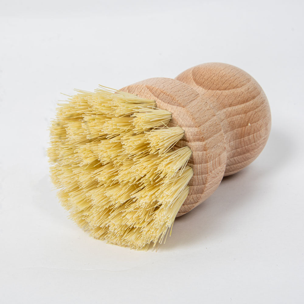 Perie ergonomică pentru vase din lemn si peri din sisal