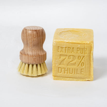 Perie ergonomică pentru vase din lemn si peri din sisal