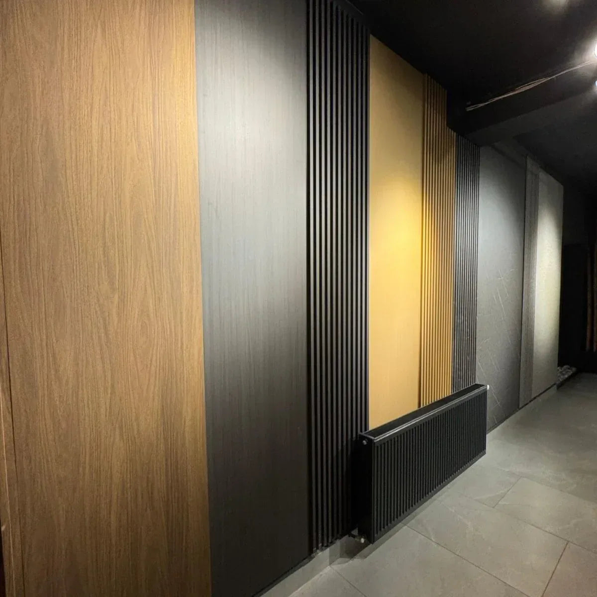 Panou decorativ riflaj WPC, Naimeed D7558, sistem de imbinare straight, aspect rafinat si montaj usor, 260x61.1x0.9cm, maro