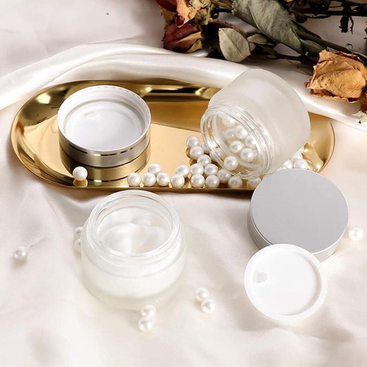 Borcan rotund mat cu capac argintiu 30ml