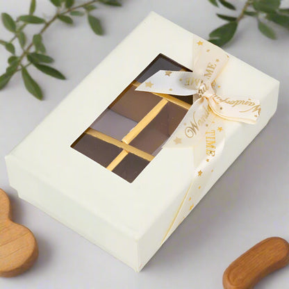 Cutie cadou din hârtie cu 6 compartimente, fereastră și panglică - alb (set 6 buc) - 9x6x4cm