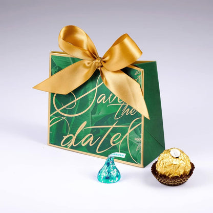 Cutie cu fundă satinată și mesaj Save the date - verde (set 50 buc)