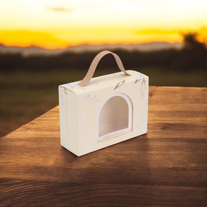 Cutie dreptunghiulară cu fereastră arcadă și mâner din piele - alb (set 50 buc) 17x6x12cm