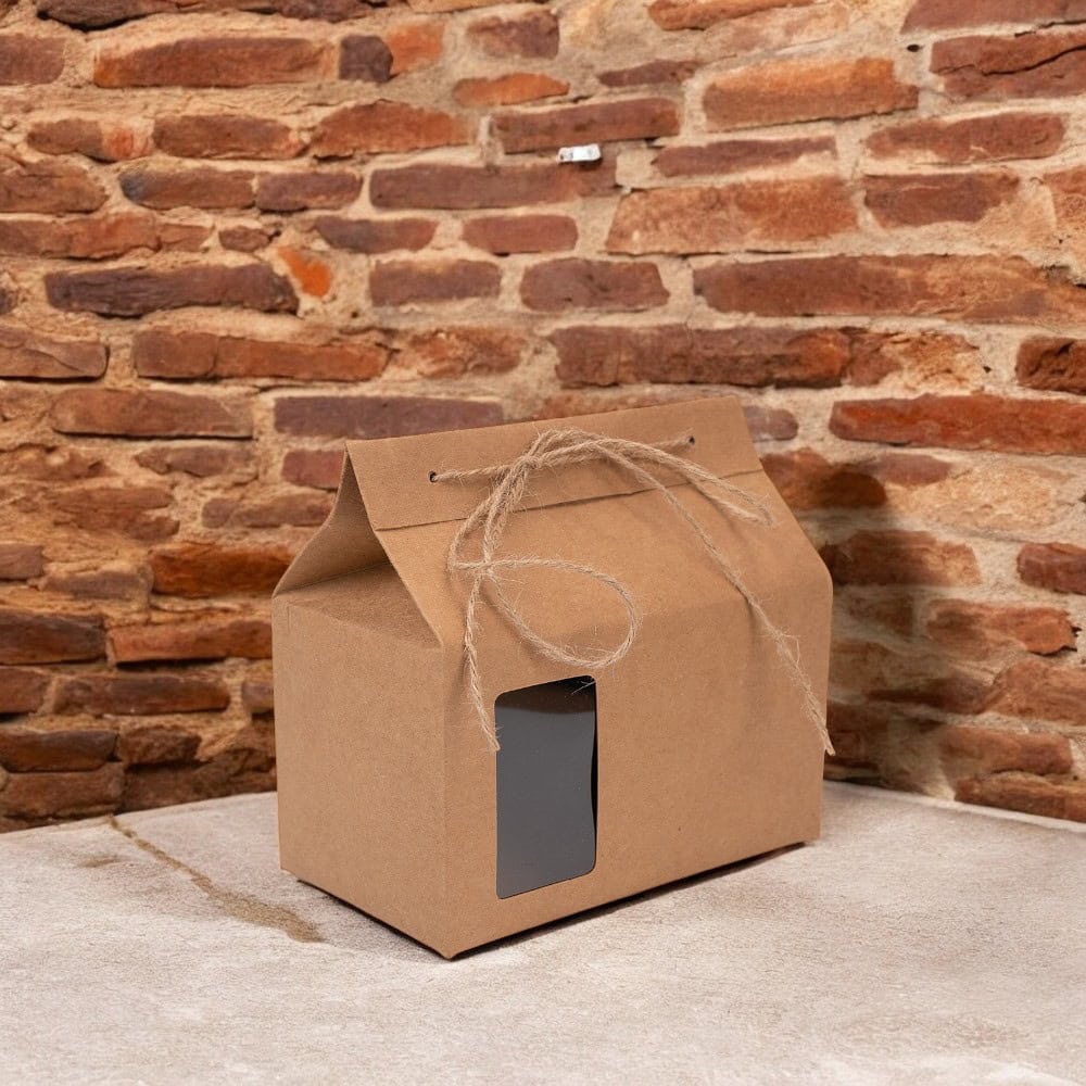 Cutie dreptunghiulară cu mini fereastră și sfoară pentru închidere - kraft (set 50 buc)