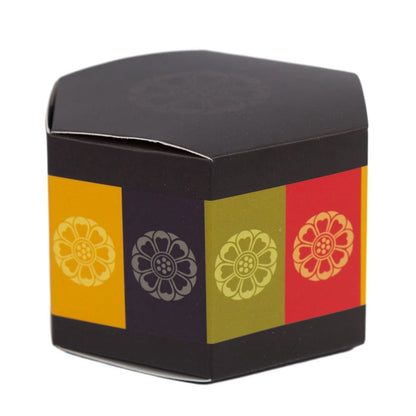 Cutie hexagonală cu capac și imprimeu rotund - negru (set 50 buc)