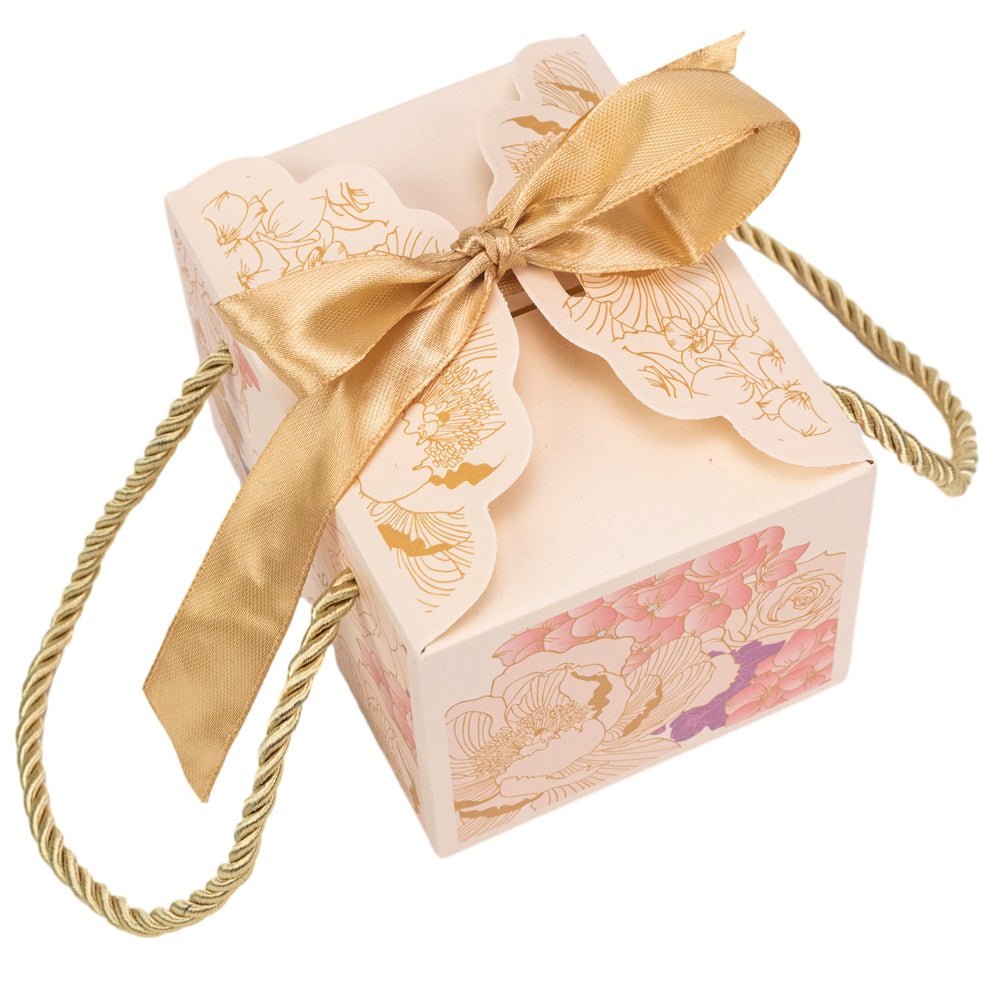Cutie mică cu panglică și mâner din sfoară model floral - alb (set 50 buc)