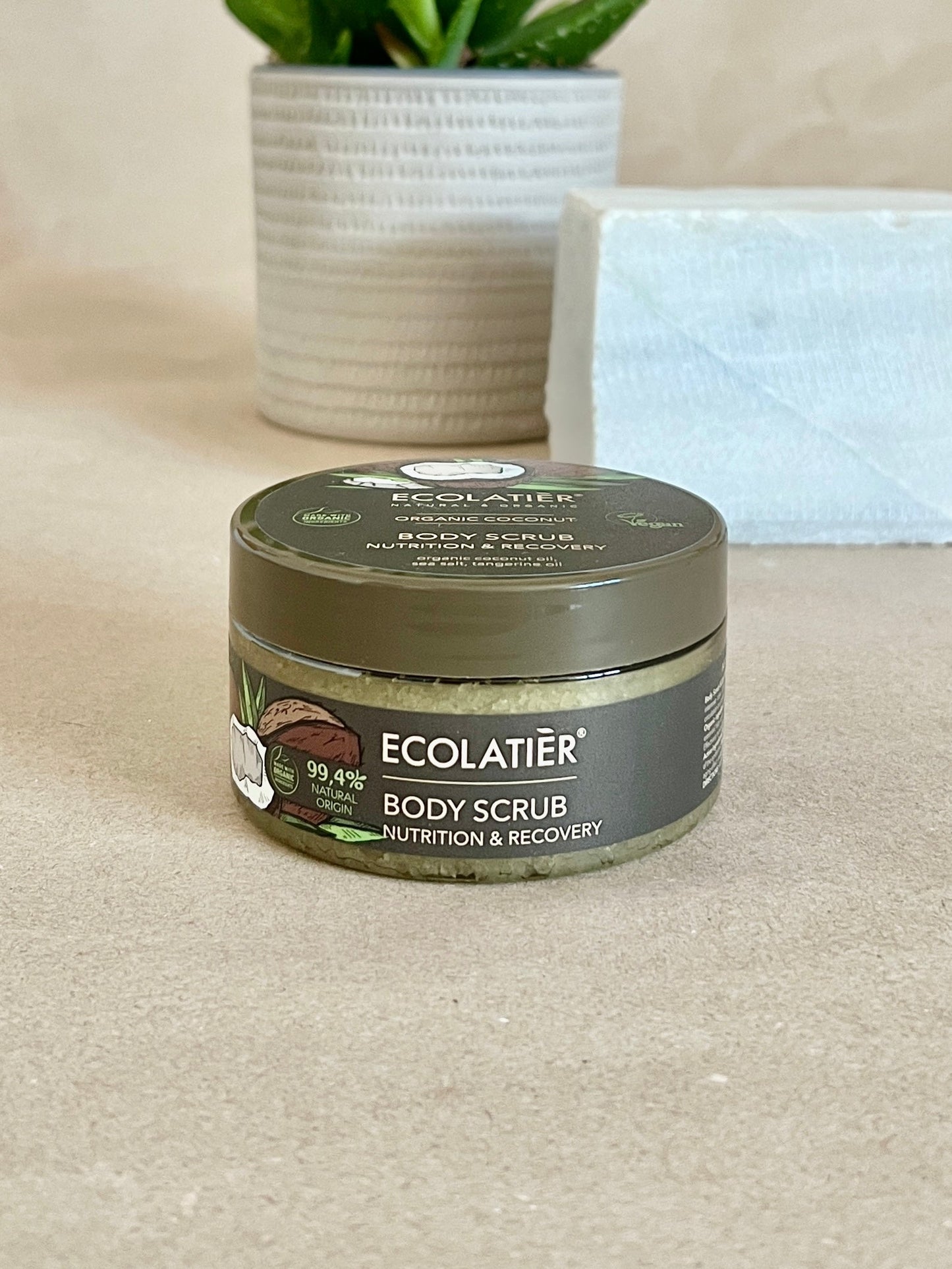 Exfoliant (scrub) corp cu ulei de cocos