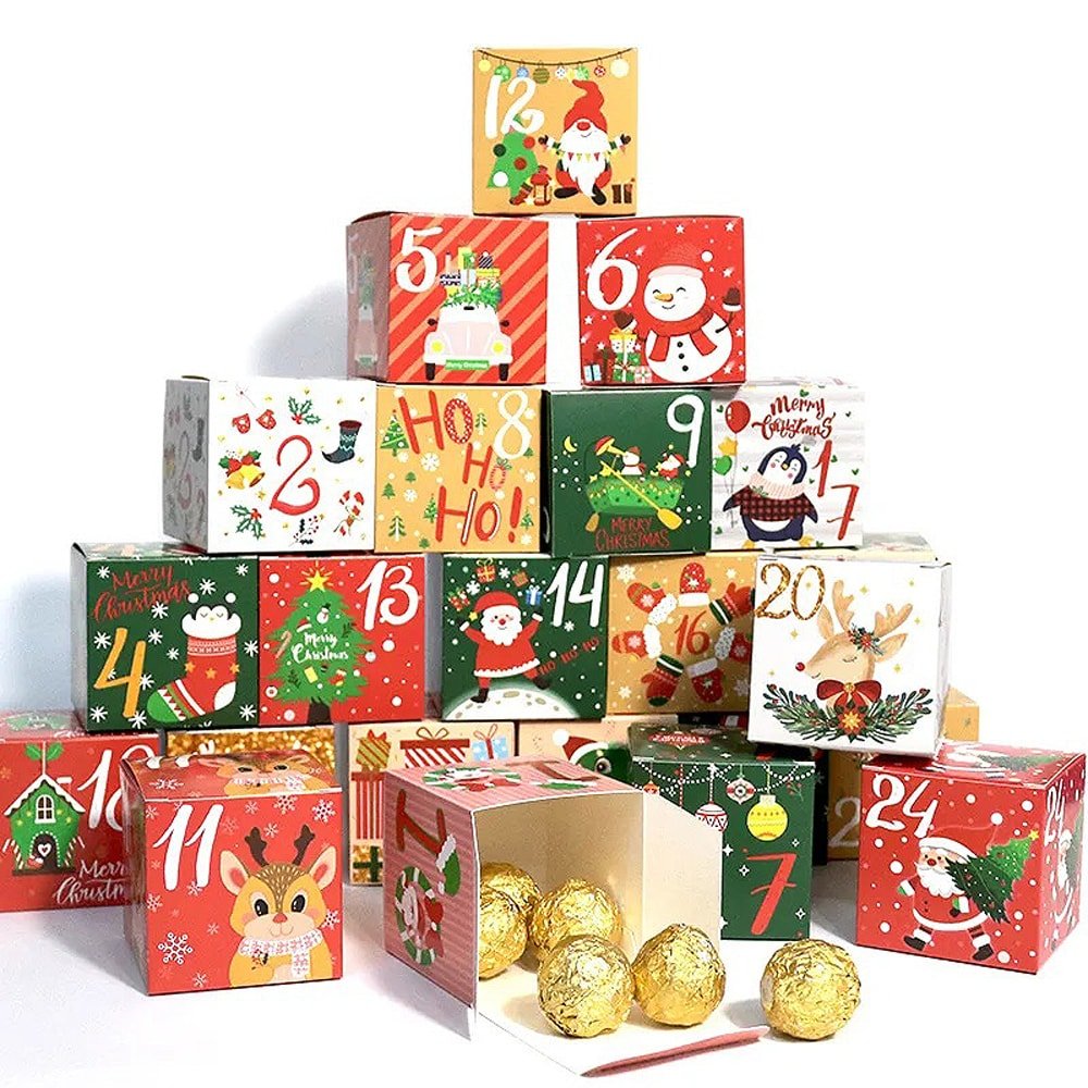 Set 24 cutii pătrate diferite pentru Crăciun 7x7x7cm