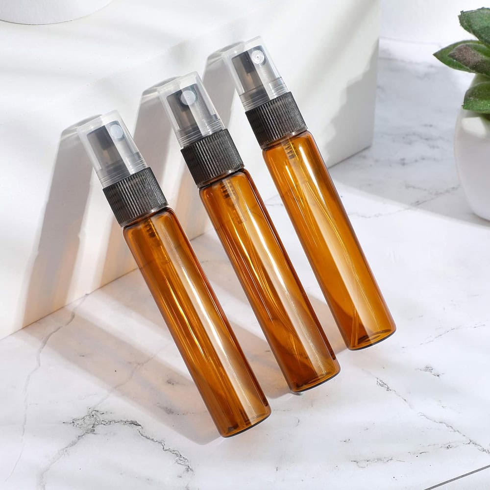 Sticluță ambră reutilizabilă cu spray și capac